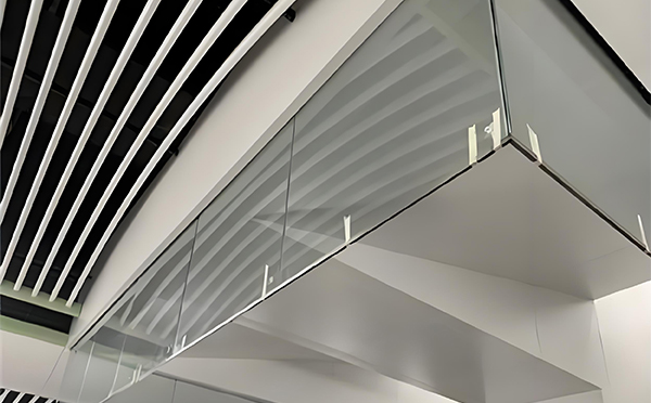 海东玻璃挡烟垂壁