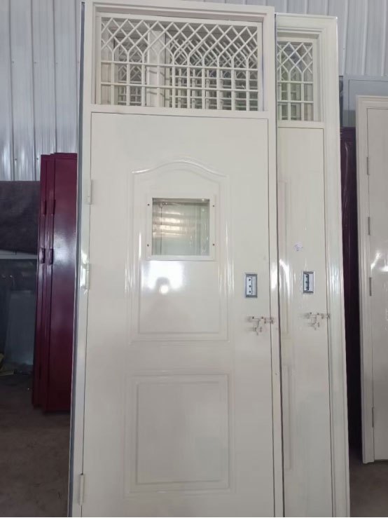 海东学校教室门