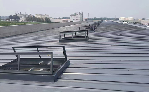 某中学室内体育馆海东排烟窗改造项目