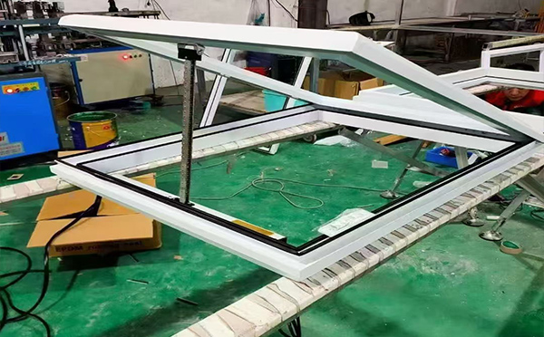 某地下车库出入口海东排烟窗配置工程