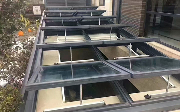 某轨道交通车辆维修车间海东排烟窗应用