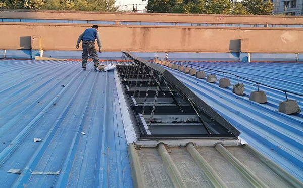 某区域性物流仓储中心海东排烟窗系统安装项目