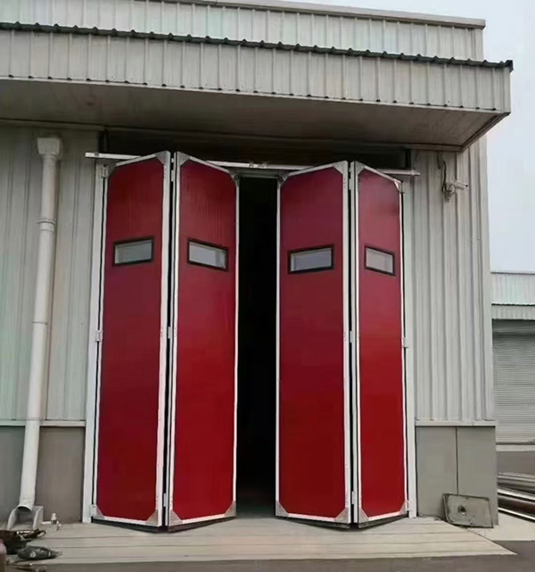 海东工业折叠门在大型装配车间出入口的应用实例