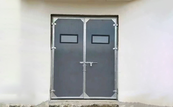 海东工业门在高温作业区域的运行表现